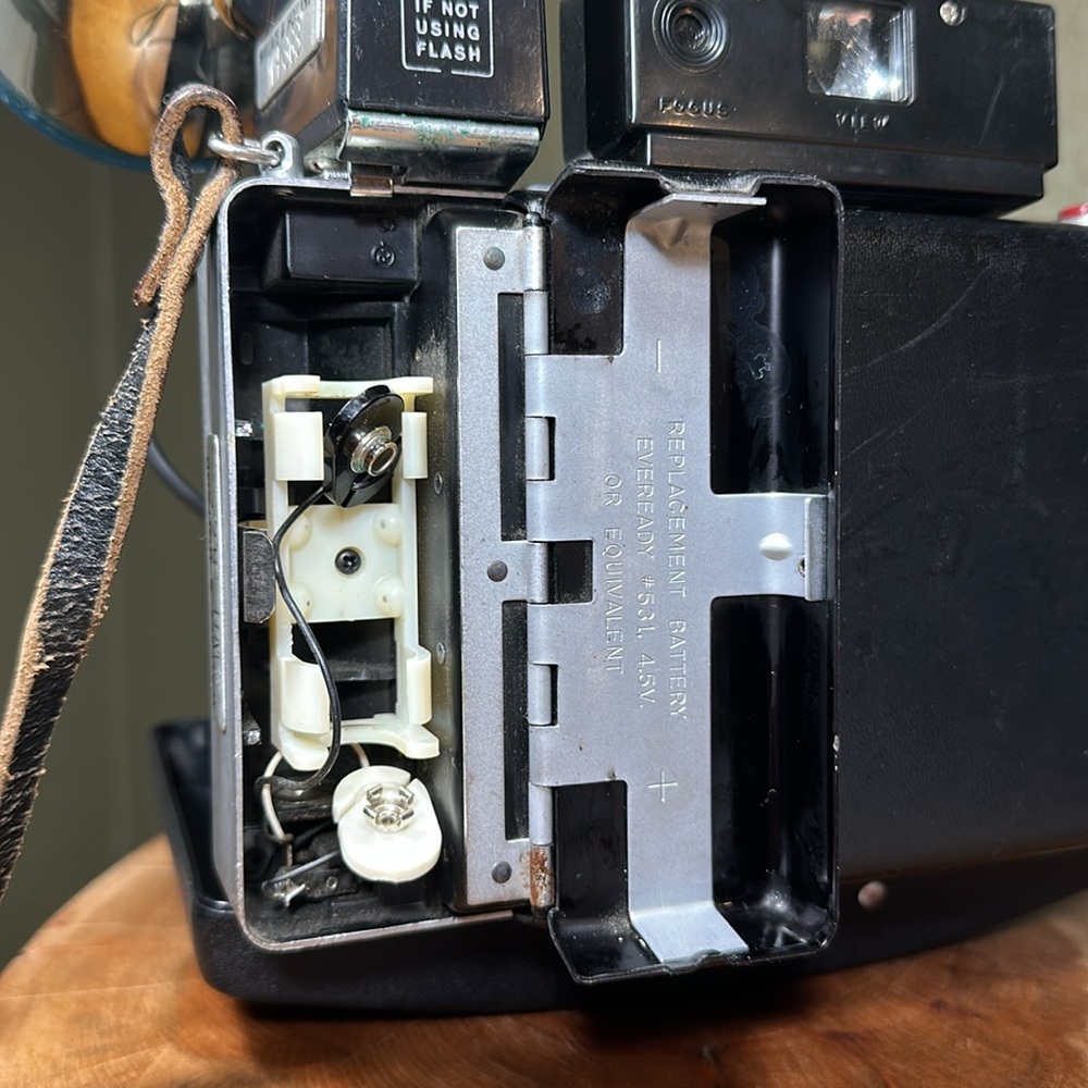 POLAROID Land Camera Automatic 100 w/ Model 268 Flash - Picture 9 of 16